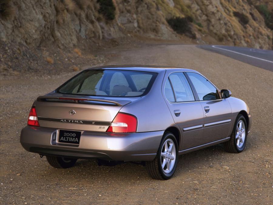  Nissan Altima 2000 года  (фото 3 из 5)